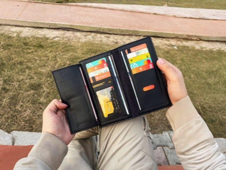 π§ββοΈ Men's Premium Leather Wallet β Sleek, Durable & Timeless Style πΌ