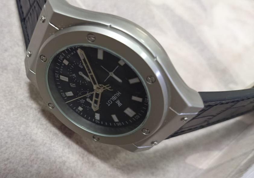 Hublot Classic Analogue Watch for Men β So Bold Itβs a Heart-Stopper β€οΈβπ